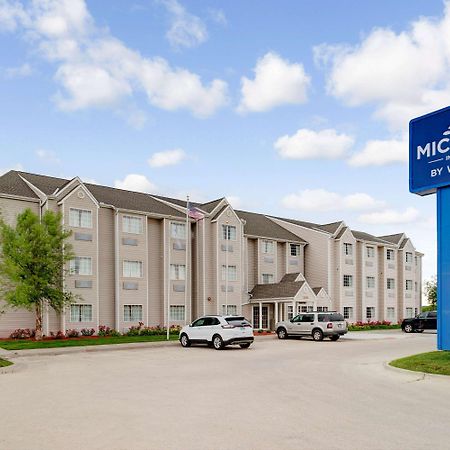 Microtel Inn & Suites By Wyndham Белвю Екстериор снимка