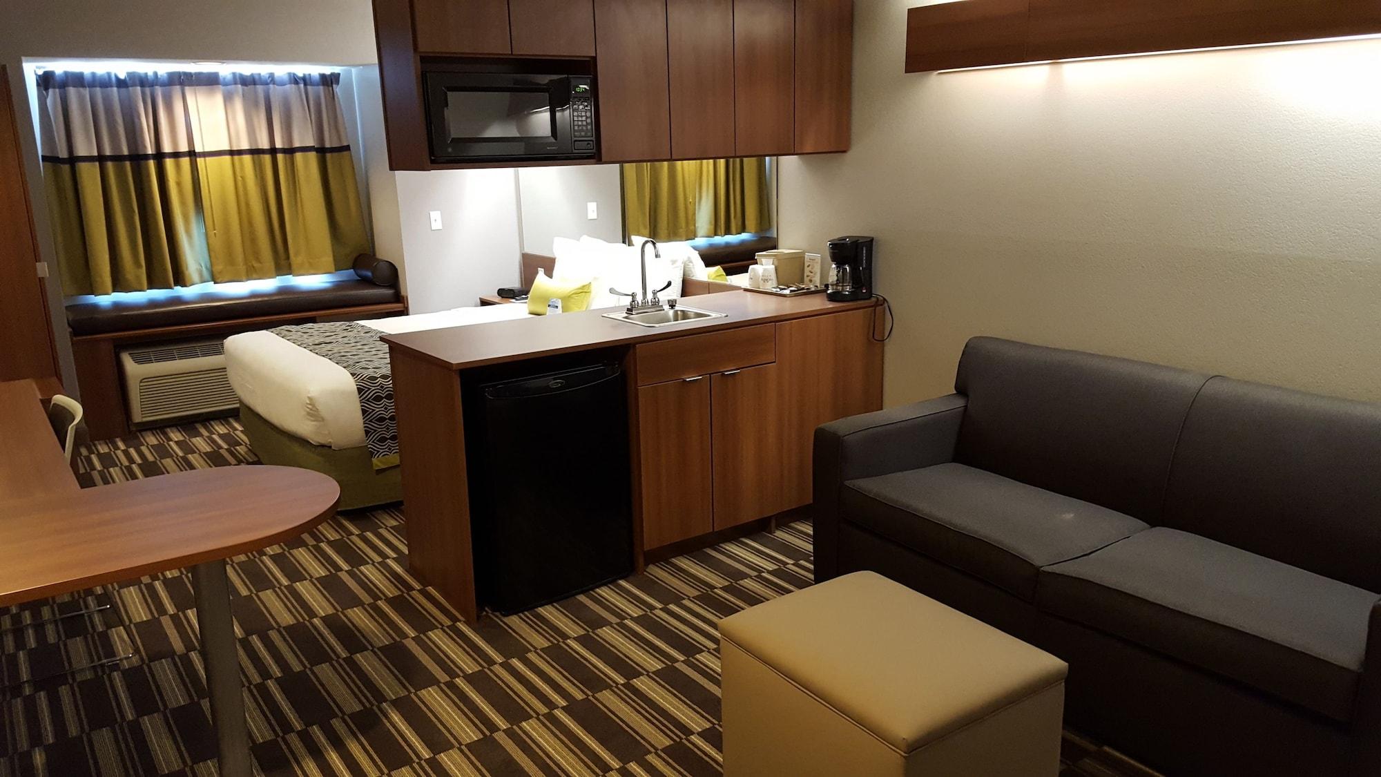 Microtel Inn & Suites By Wyndham Белвю Екстериор снимка