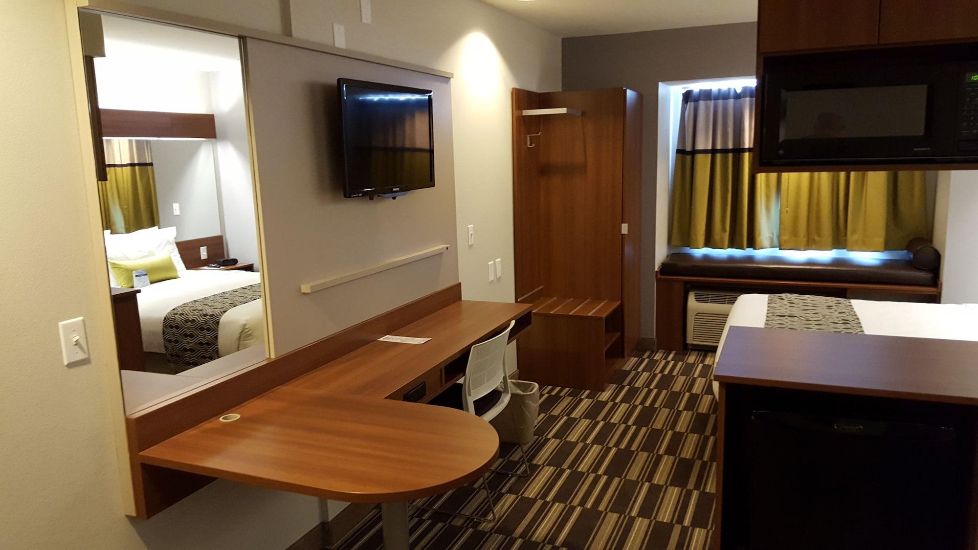 Microtel Inn & Suites By Wyndham Белвю Екстериор снимка