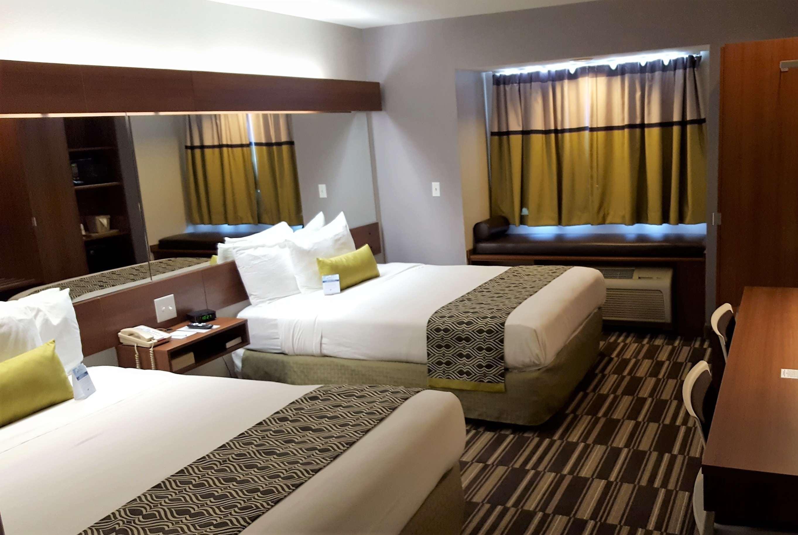Microtel Inn & Suites By Wyndham Белвю Екстериор снимка