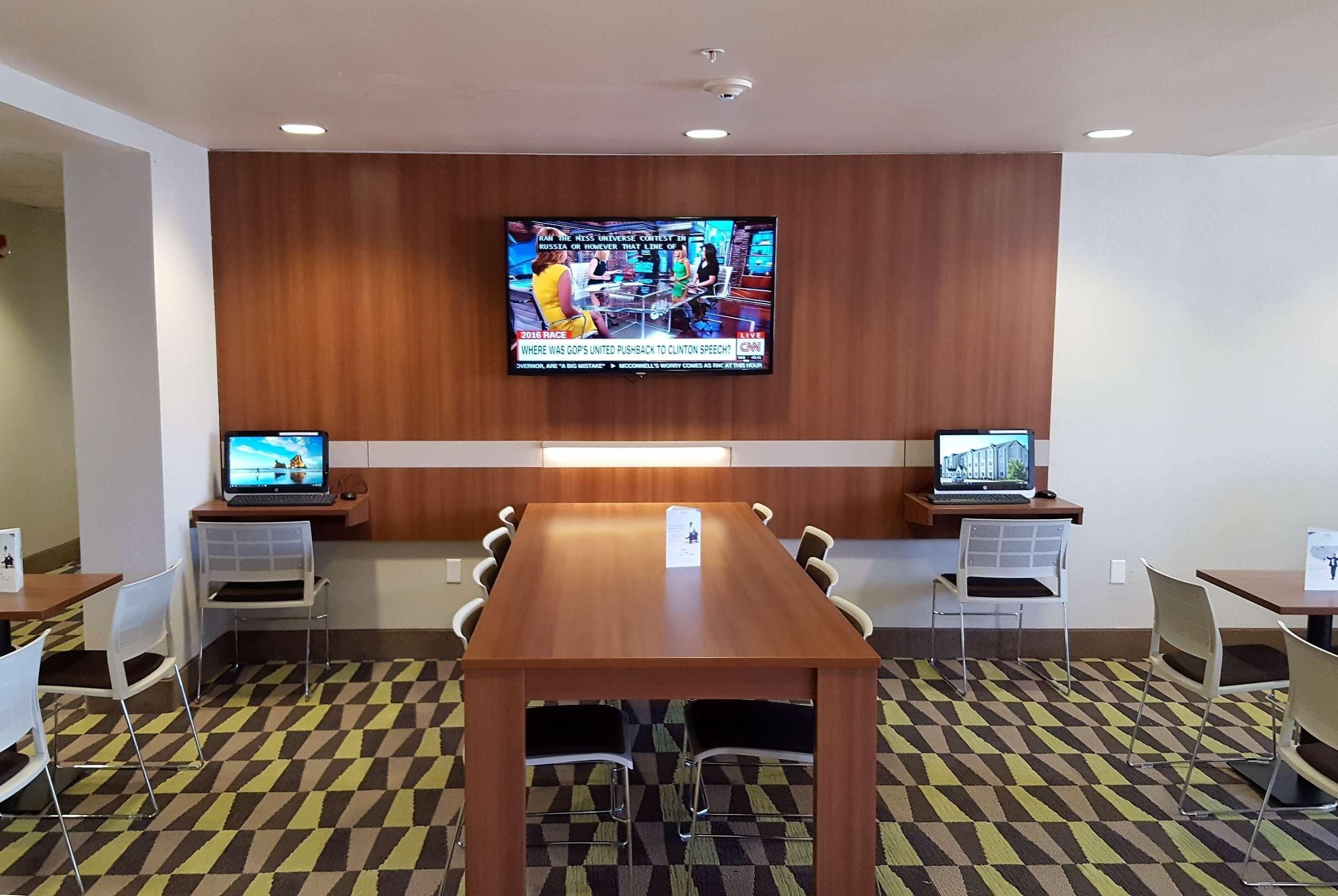 Microtel Inn & Suites By Wyndham Белвю Екстериор снимка