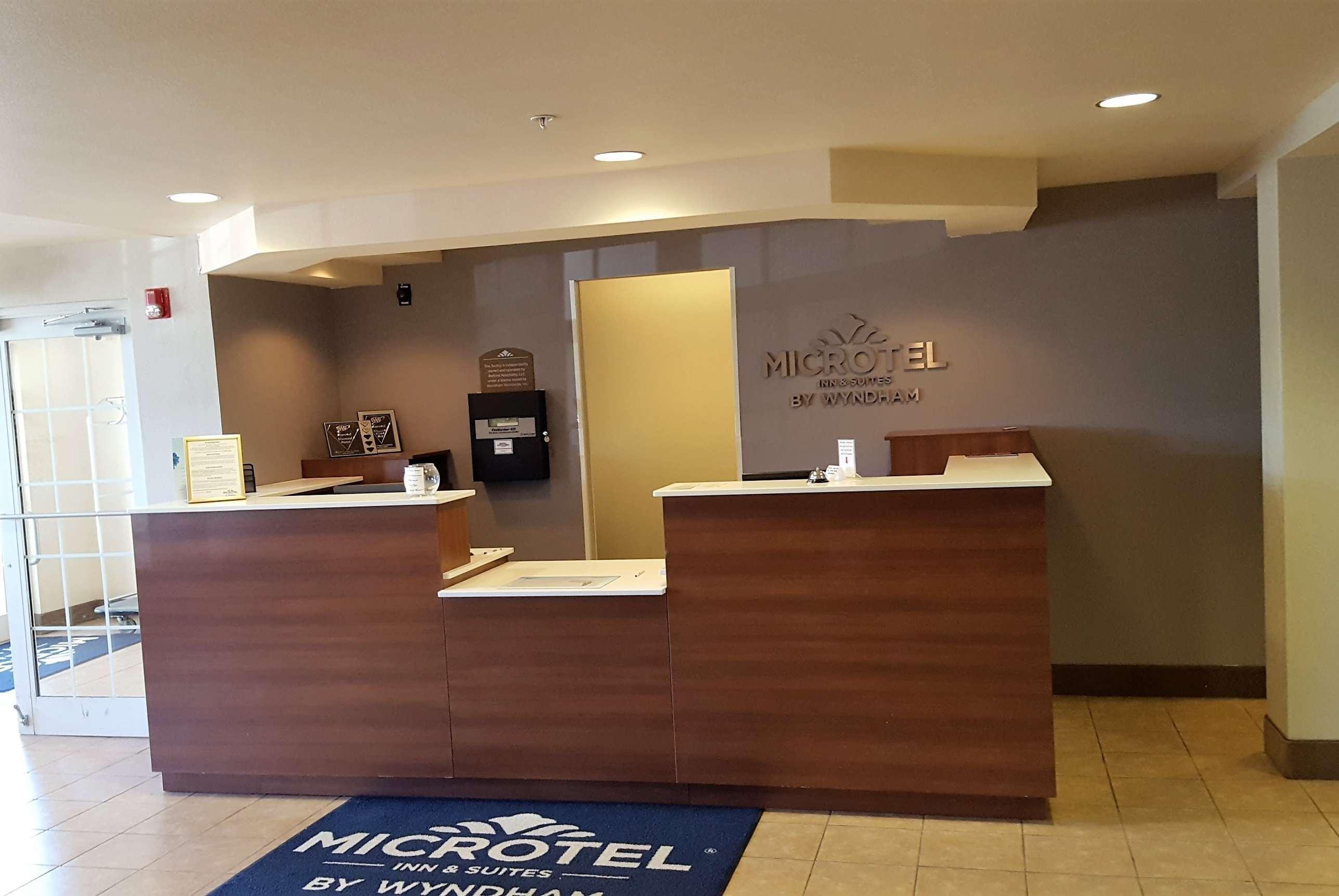 Microtel Inn & Suites By Wyndham Белвю Екстериор снимка