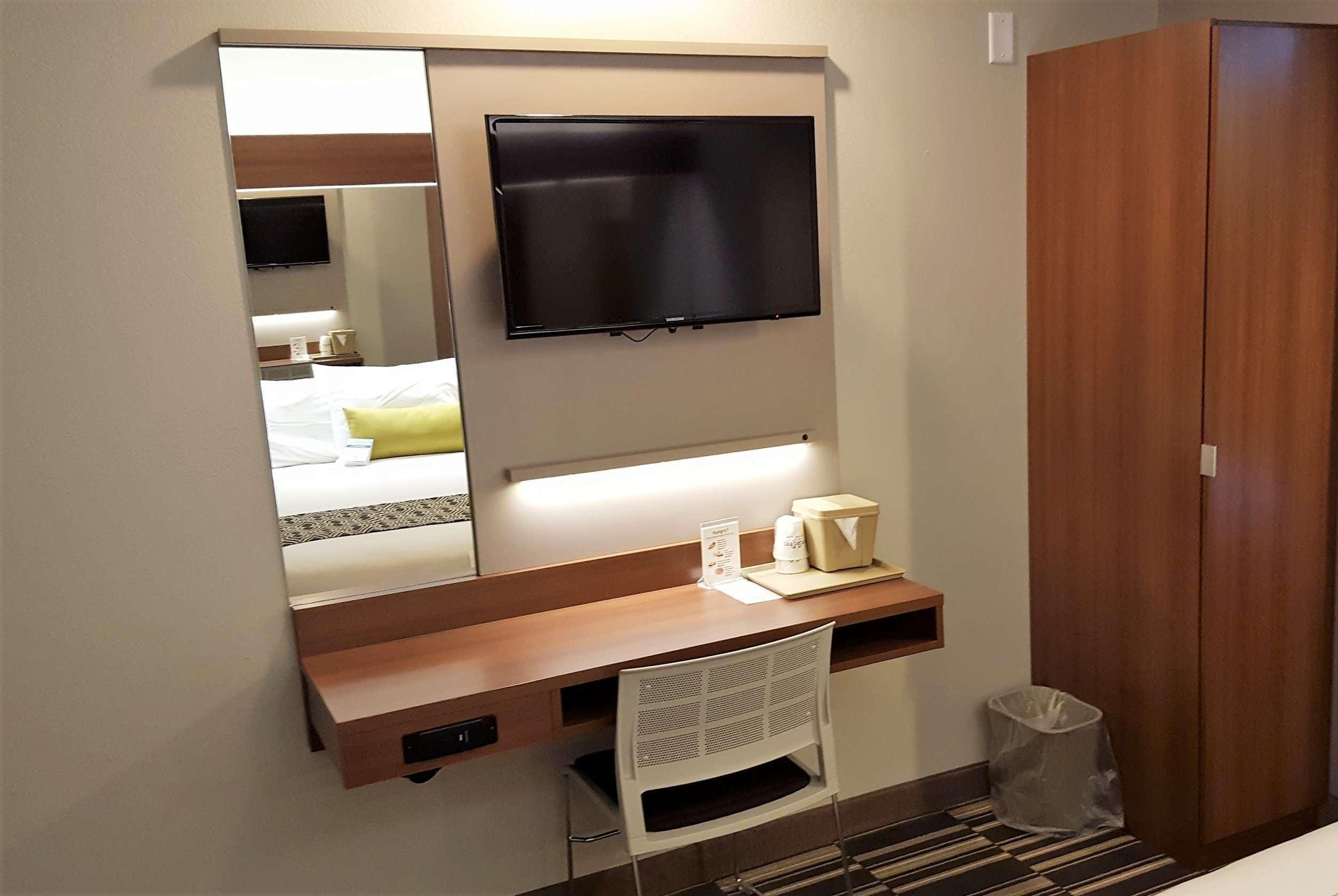 Microtel Inn & Suites By Wyndham Белвю Екстериор снимка