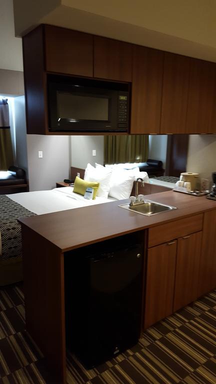 Microtel Inn & Suites By Wyndham Белвю Екстериор снимка