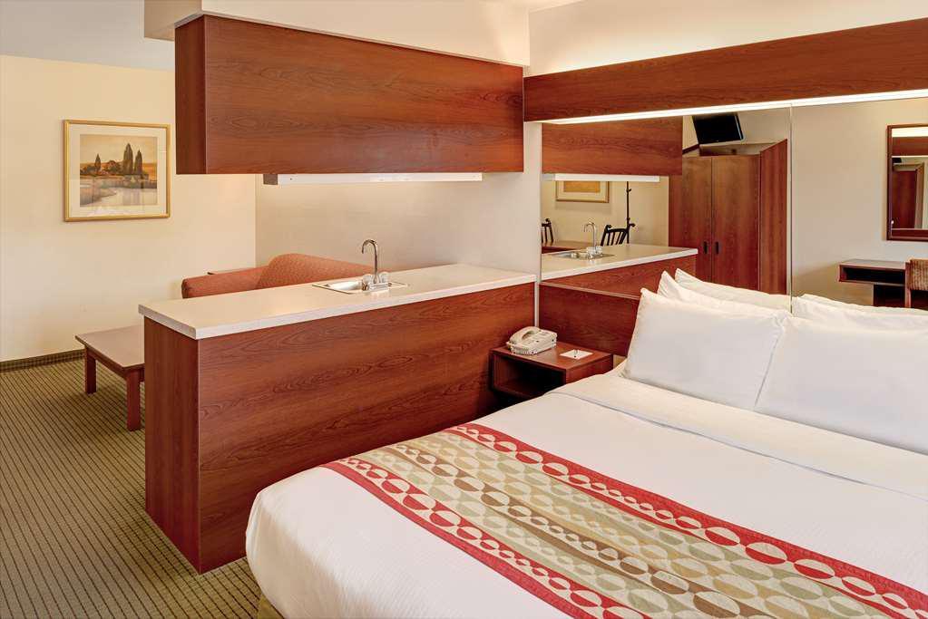 Microtel Inn & Suites By Wyndham Белвю Екстериор снимка