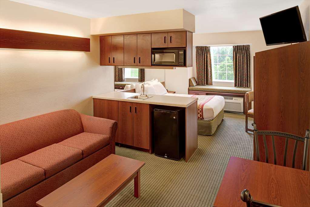 Microtel Inn & Suites By Wyndham Белвю Екстериор снимка
