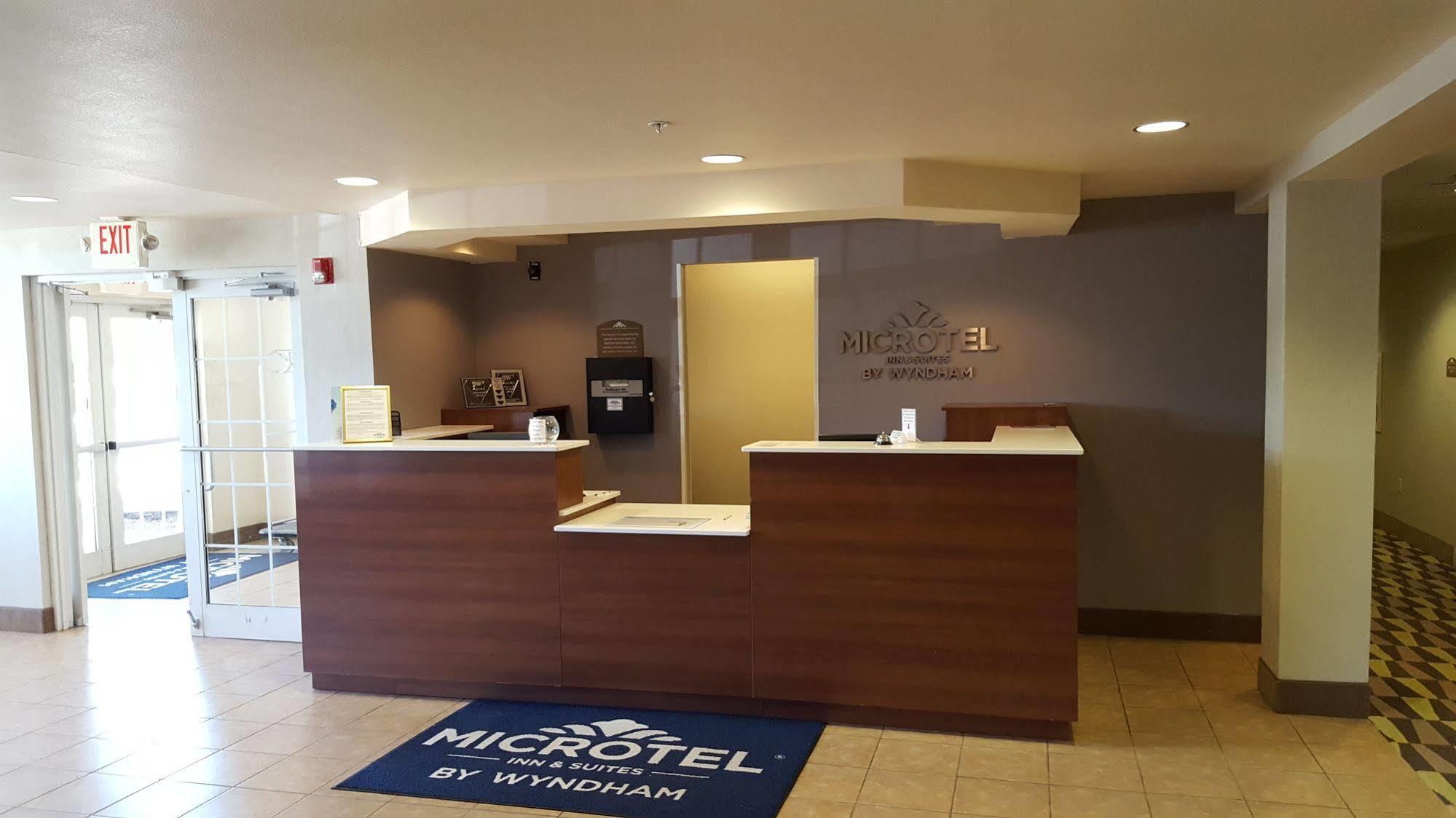 Microtel Inn & Suites By Wyndham Белвю Екстериор снимка